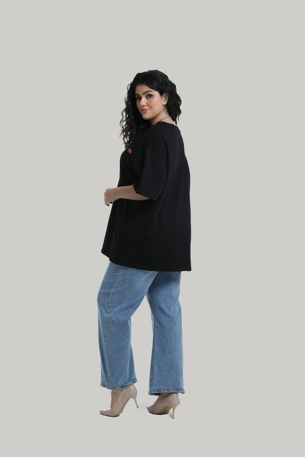 V-neck tee in black with YRYB logo